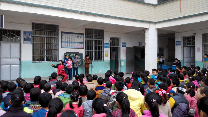 谢坊镇瓦子小学.jpg